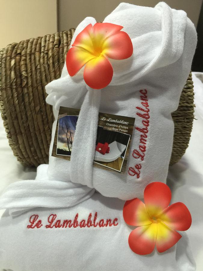 Le Lambablanc Bed and Breakfast Bras-Panon Exteriör bild