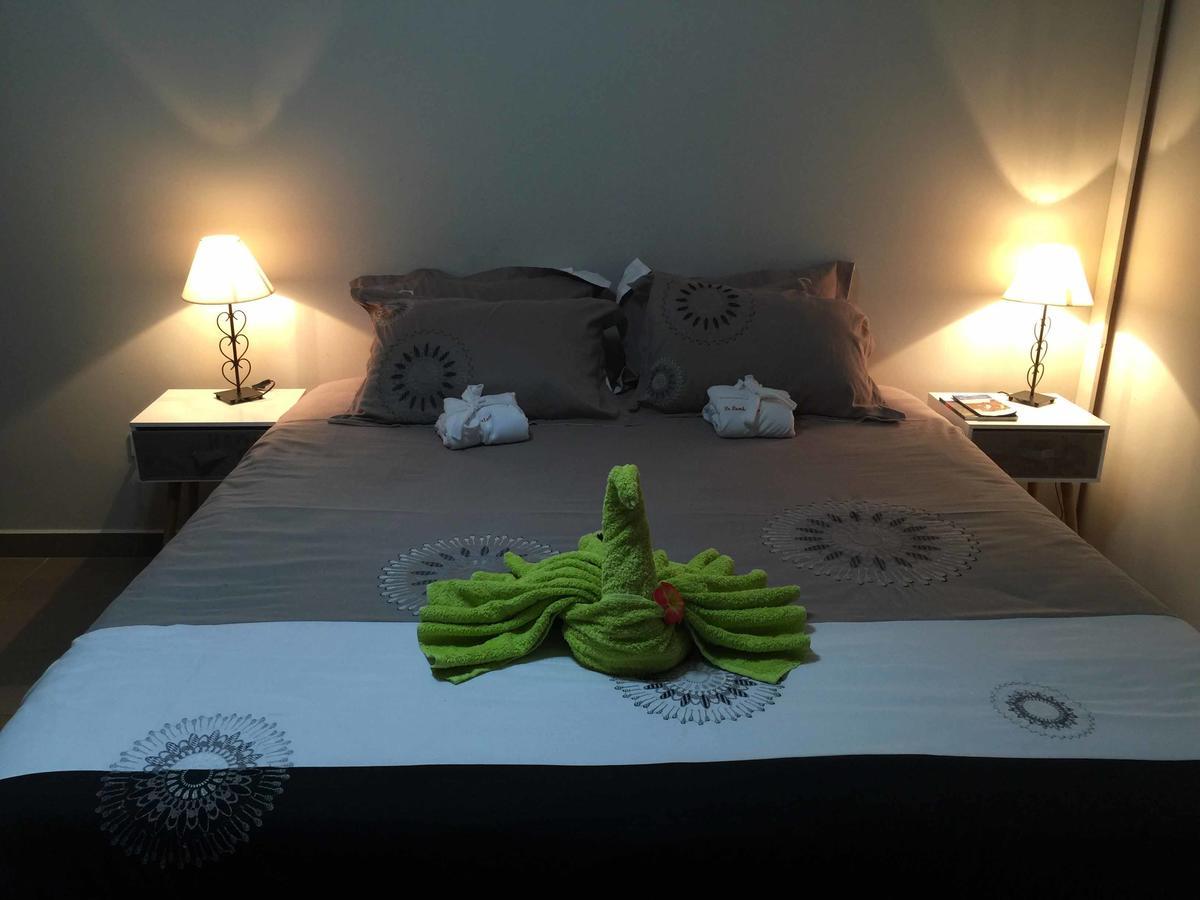 Le Lambablanc Bed and Breakfast Bras-Panon Exteriör bild