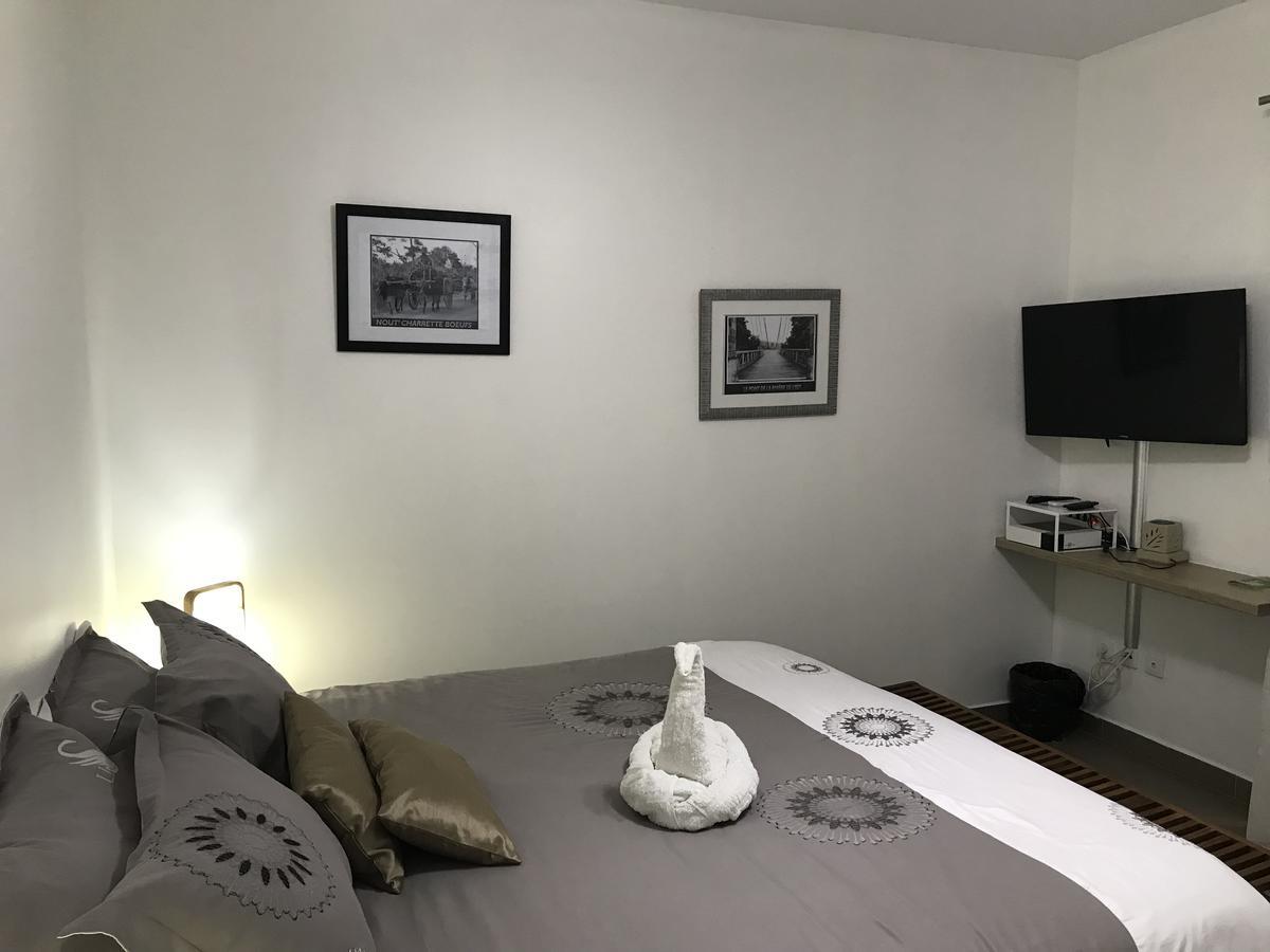 Le Lambablanc Bed and Breakfast Bras-Panon Exteriör bild